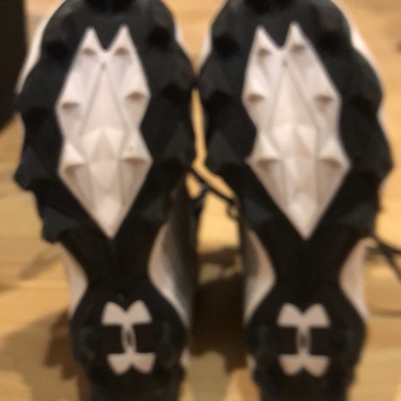Under Armour football cleats Youth size 5 - Picture 3 of 6